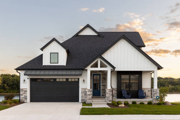 Best Emergency Roof Repair Services  in Edmore, MI